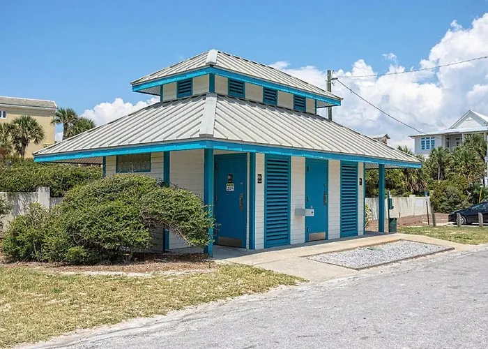 Hidden Lake Condos 321 - Short Walk To Gulf Place